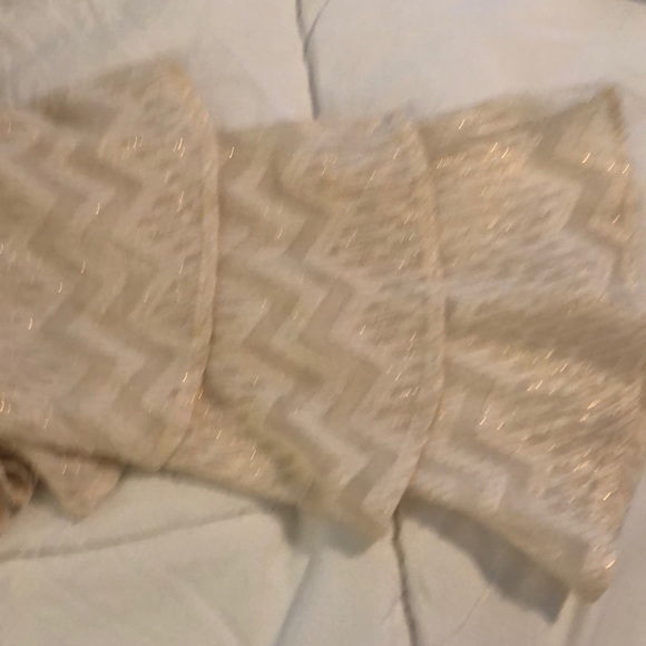 Off shoulder cream top - Picture 4 of 8